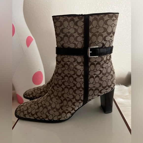 COACH size 9.5 width M in color Khaki/Mahogany Bibi small logo C’s. Lower calf - Picture 3 of 9